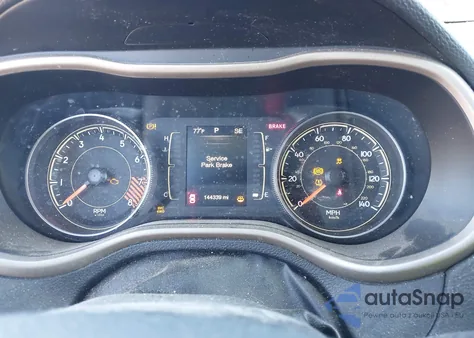 2015 Jeep Cherokee Latitude z USA, uszkodzony, nr VIN 1C4PJMCS2FW571592